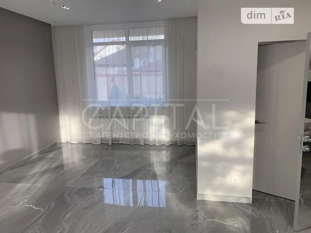 Продаж 3 поверхового будинку з ділянкою на 3 сотки, 300 кв.