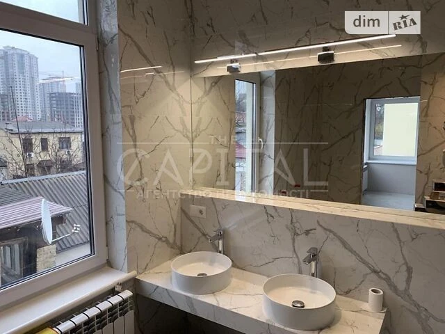 Продаж 3 поверхового будинку з ділянкою на 3 сотки, 300 кв.