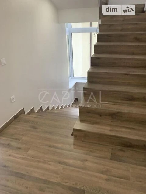Продаж 3 поверхового будинку з ділянкою на 3 сотки, 300 кв.