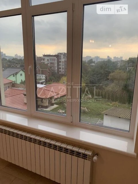 Продаж 3 поверхового будинку з ділянкою на 3 сотки, 300 кв.