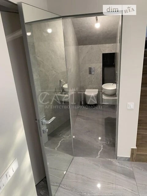 Продаж 3 поверхового будинку з ділянкою на 3 сотки, 300 кв.