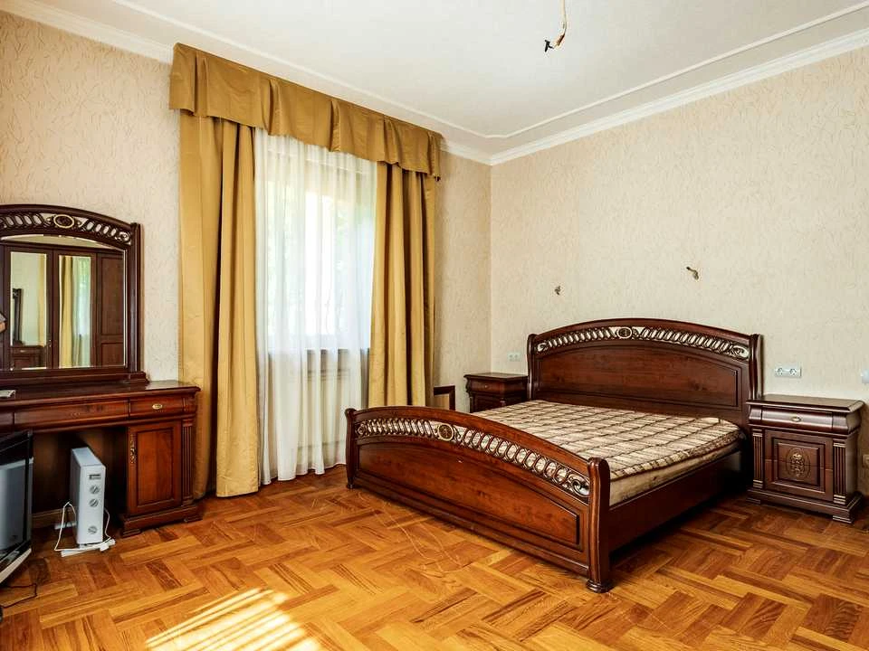Будинок. Київ, Богатирська вул.