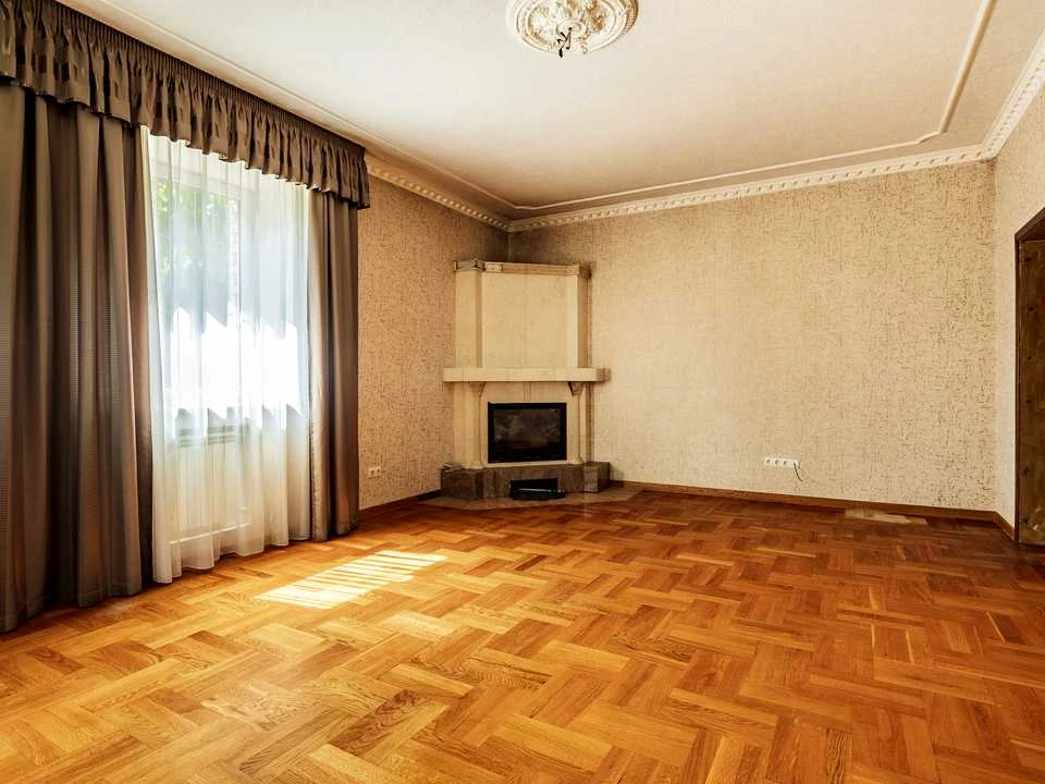 Будинок. Київ, Богатирська вул.
