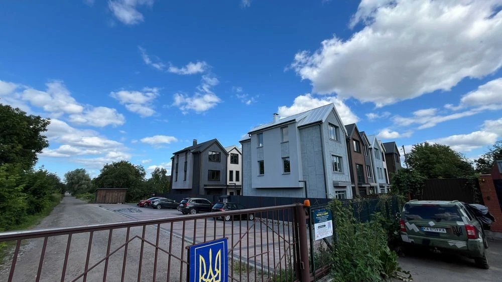 ТРЦ Лавіна Продаж просторого таунхауса 112 кв.м, Київ, закри