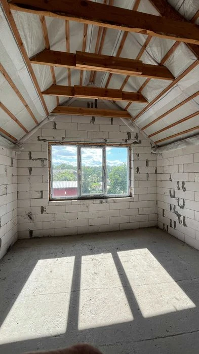 ТРЦ Лавіна Продаж просторого таунхауса 112 кв.м, Київ, закри