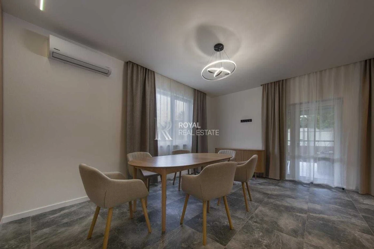 Продаж Будинок Київ Голосіївський район 5 кімнат 200 м² Тепл