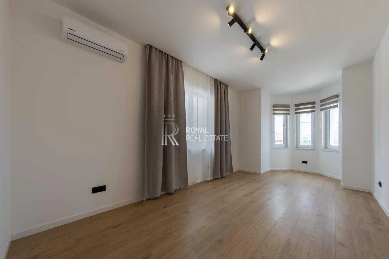 Продаж Будинок Київ Голосіївський район 5 кімнат 200 м² Тепл