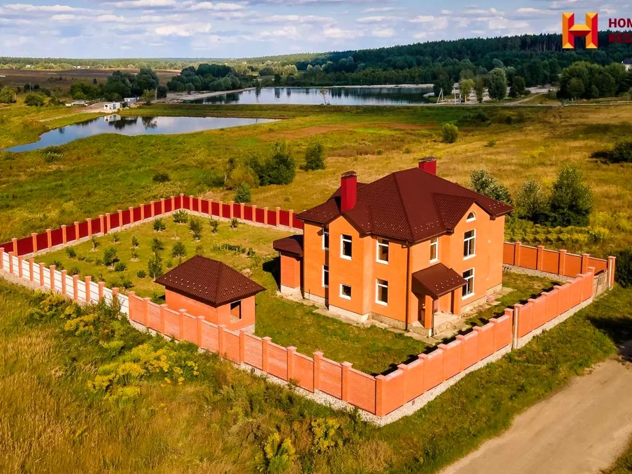 Продаж будинку 253 м² 19 сот.