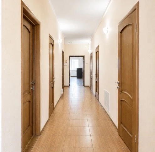 Продаж без % ОСЗ 1005 м² під клініку, офіс, посольство, 4 по