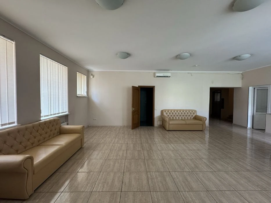 Продаж без % ОСЗ 1005 м² під клініку, офіс, посольство, 4 по