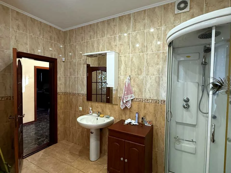 Будинок. Київ, Алматинська вул. (Алма-Атинська)