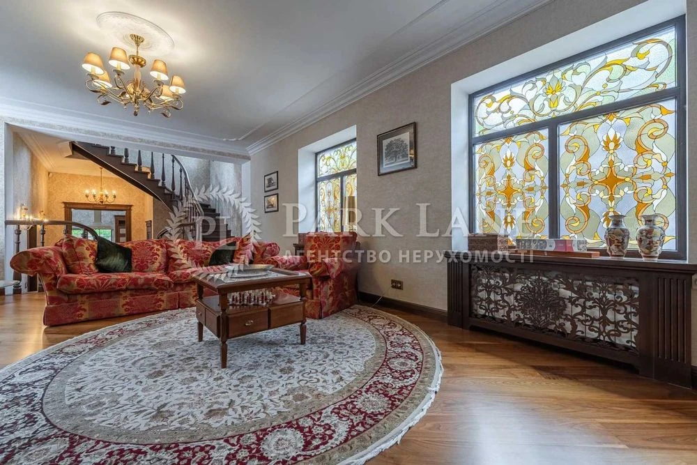 Будинок, який будувався для себе. Тихий центр міста | 292 м²