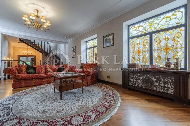 Будинок, який будувався для себе. Тихий центр міста | 292 м²