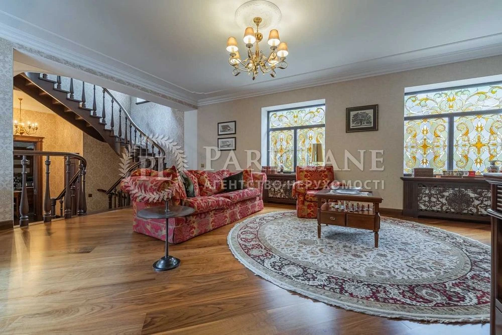 Будинок, який будувався для себе. Тихий центр міста | 292 м²