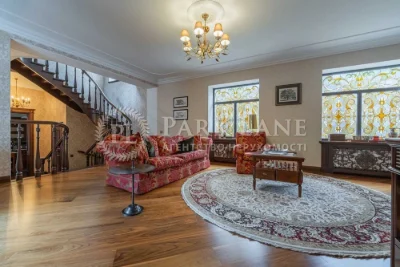 Будинок, який будувався для себе. Тихий центр міста | 292 м²