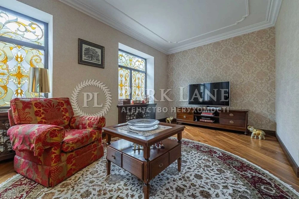 Будинок, який будувався для себе. Тихий центр міста | 292 м²