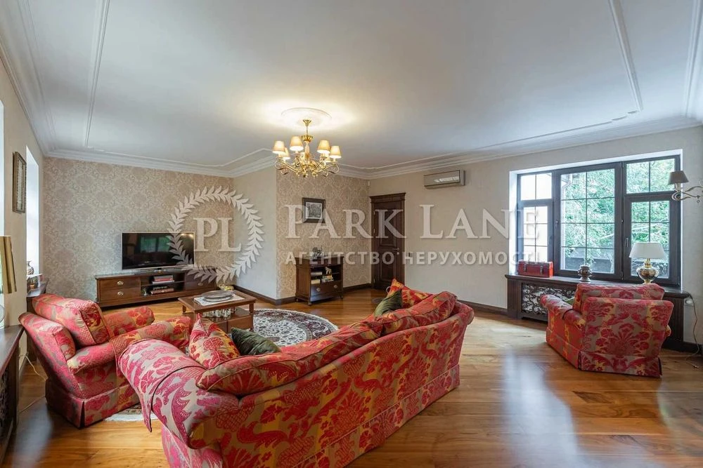 Будинок, який будувався для себе. Тихий центр міста | 292 м²