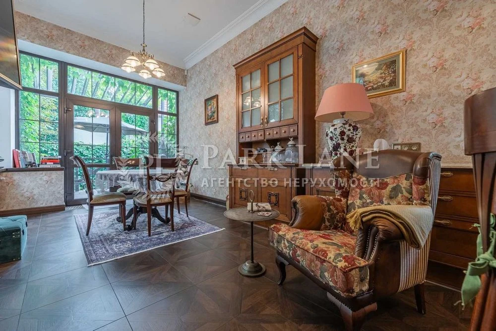 Будинок, який будувався для себе. Тихий центр міста | 292 м²