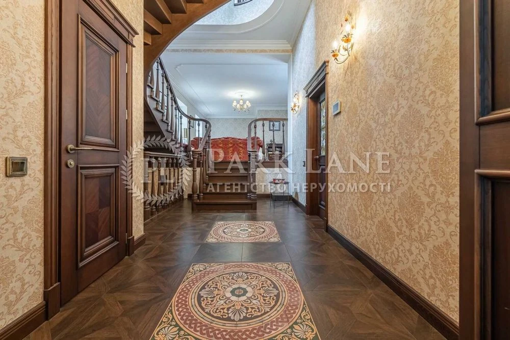 Будинок, який будувався для себе. Тихий центр міста | 292 м²