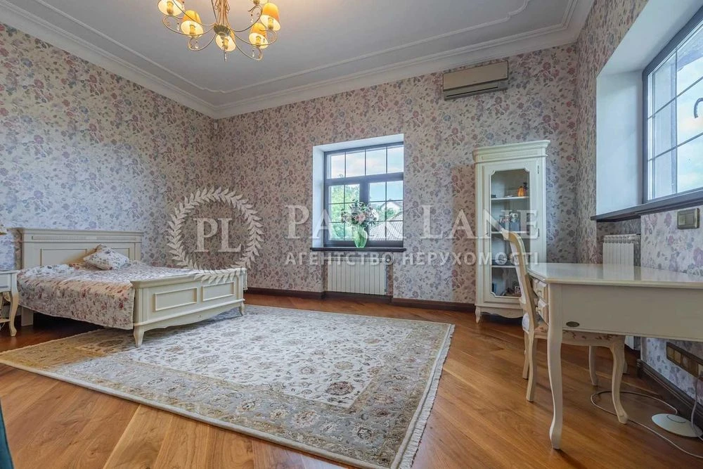 Будинок, який будувався для себе. Тихий центр міста | 292 м²