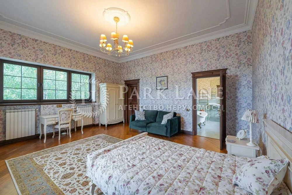 Будинок, який будувався для себе. Тихий центр міста | 292 м²