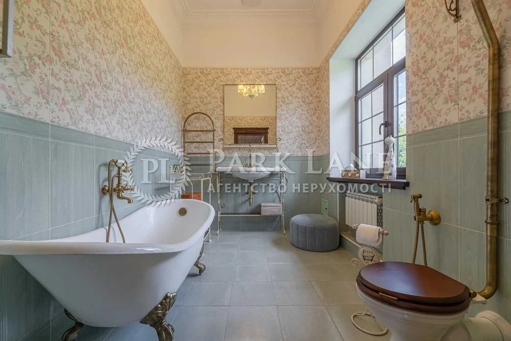 Будинок, який будувався для себе. Тихий центр міста | 292 м²