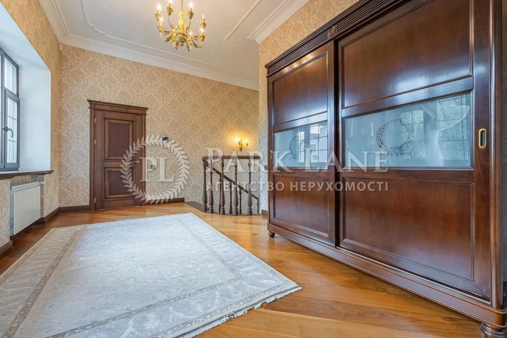 Будинок, який будувався для себе. Тихий центр міста | 292 м²