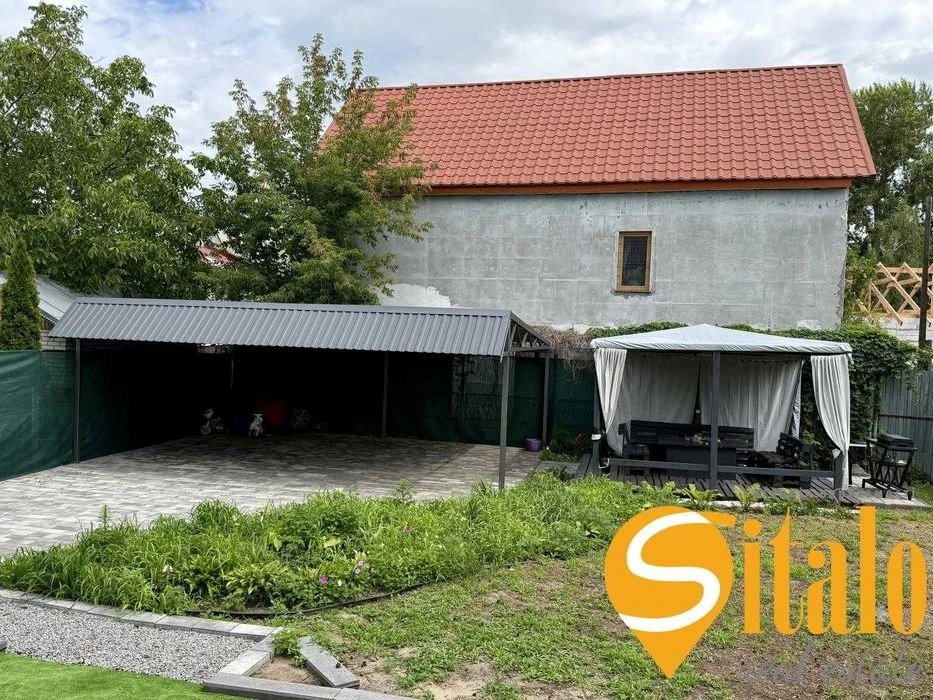 Багатоквартирний будинок по вулиці Підбірна, Осокорки, метро