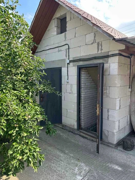 Осокорки срочно продам дом