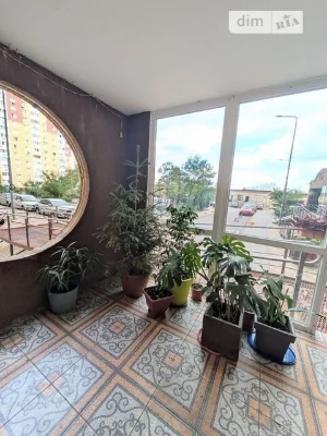 Продаж 2к квартири 78.4 кв. м на вул. Сергія Данченка 5 корп