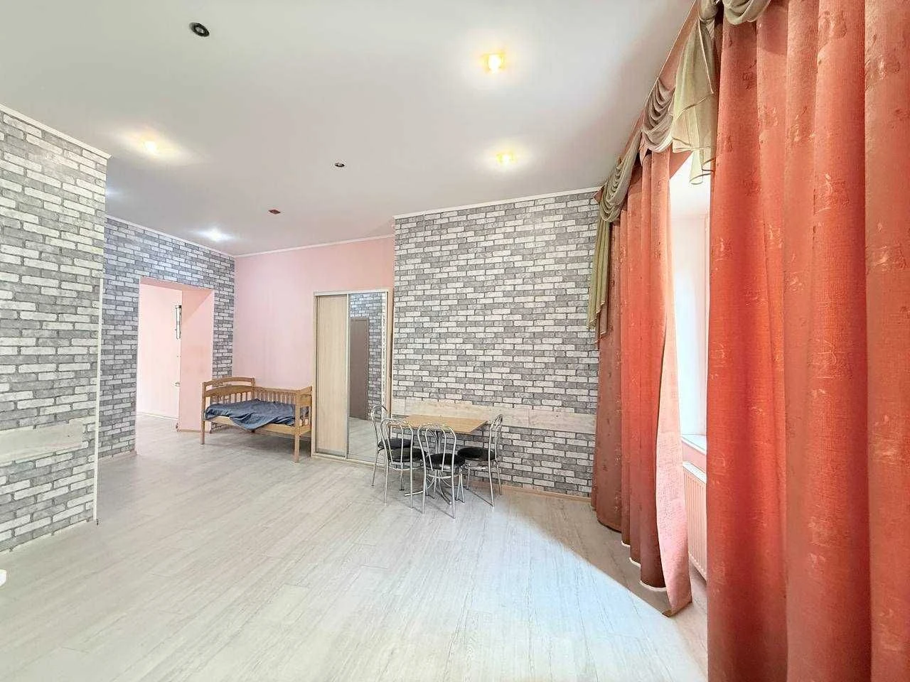 Продаж 2-кімнатної квартири у центрі Львова вул. Городоцька