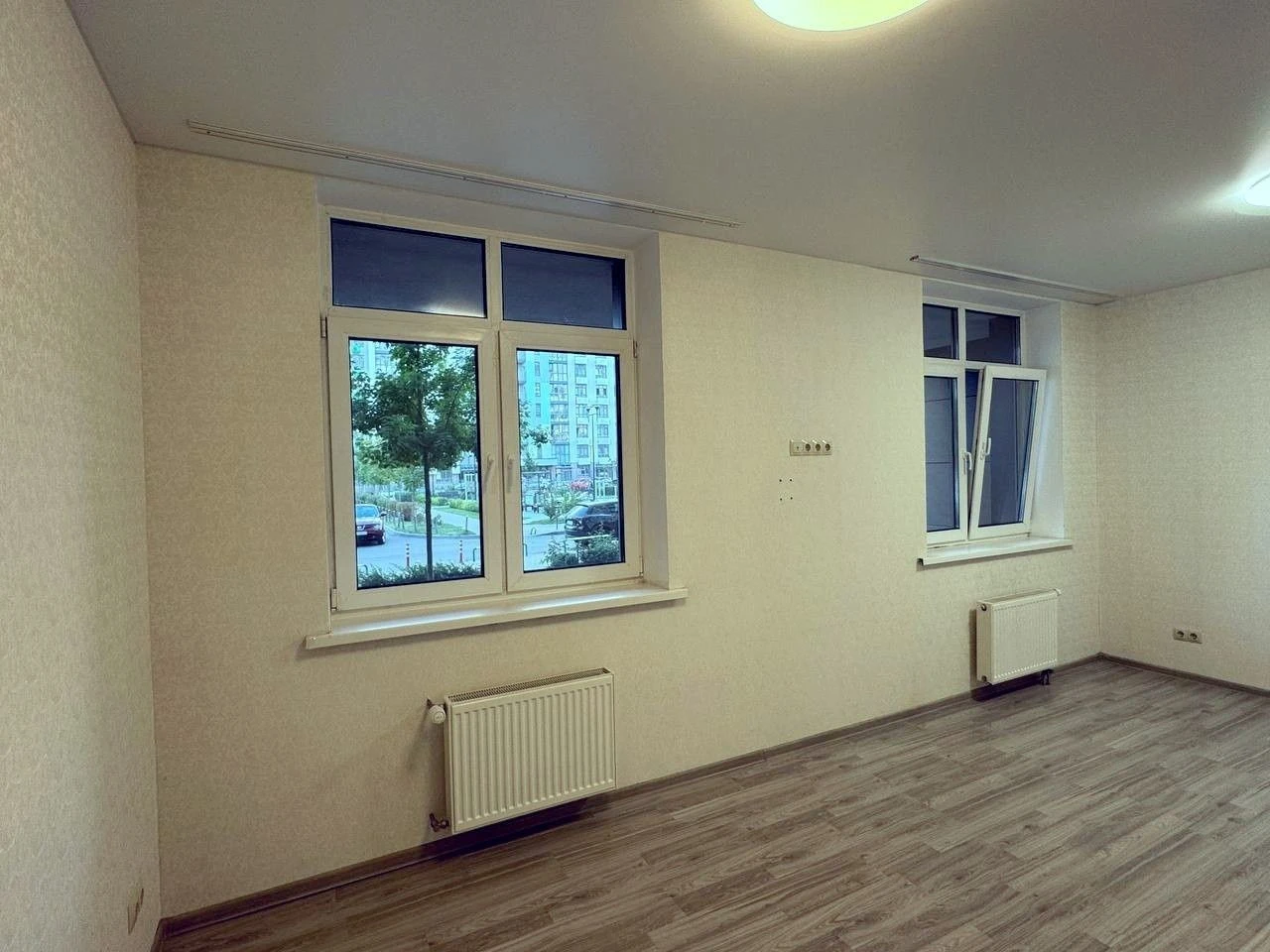 Вул. Тираспольська 54, ЖК Місто Квітів. 2-к. 61.9 м2 з ремон