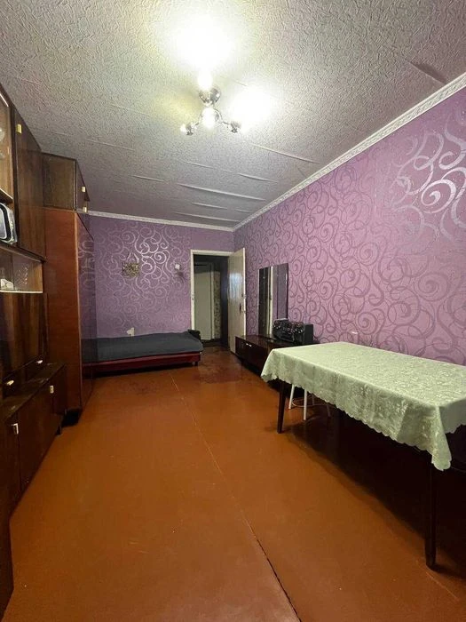 Selling a 3-room apartment at Traktorostroiteley 63 TRK Ukraine Certificate