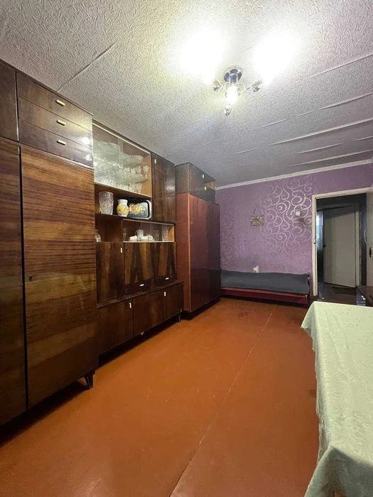 Selling a 3-room apartment at Traktorostroiteley 63 TRK Ukraine Certificate