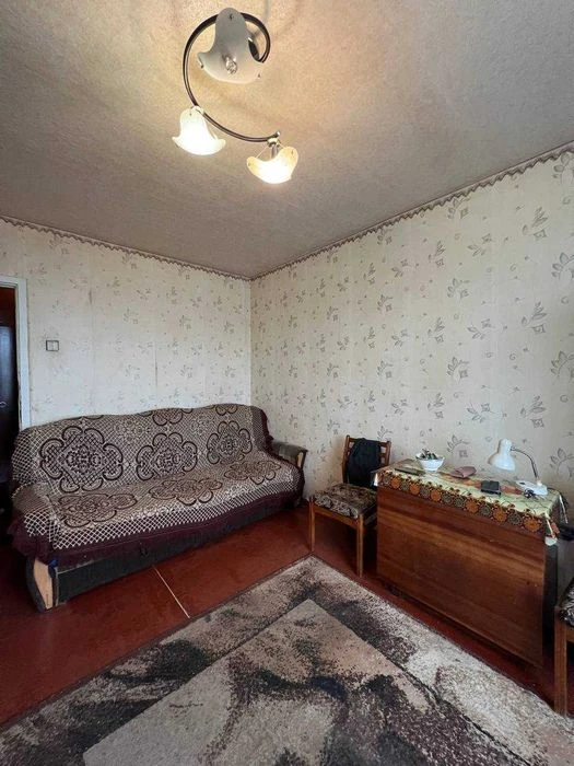 Selling a 3-room apartment at Traktorostroiteley 63 TRK Ukraine Certificate