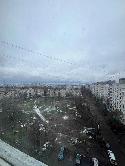 Selling a 3-room apartment at Traktorostroiteley 63 TRK Ukraine Certificate