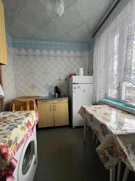 Selling a 3-room apartment at Traktorostroiteley 63 TRK Ukraine Certificate