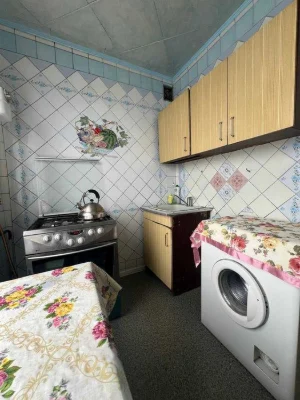 Selling a 3-room apartment at Traktorostroiteley 63 TRK Ukraine Certificate
