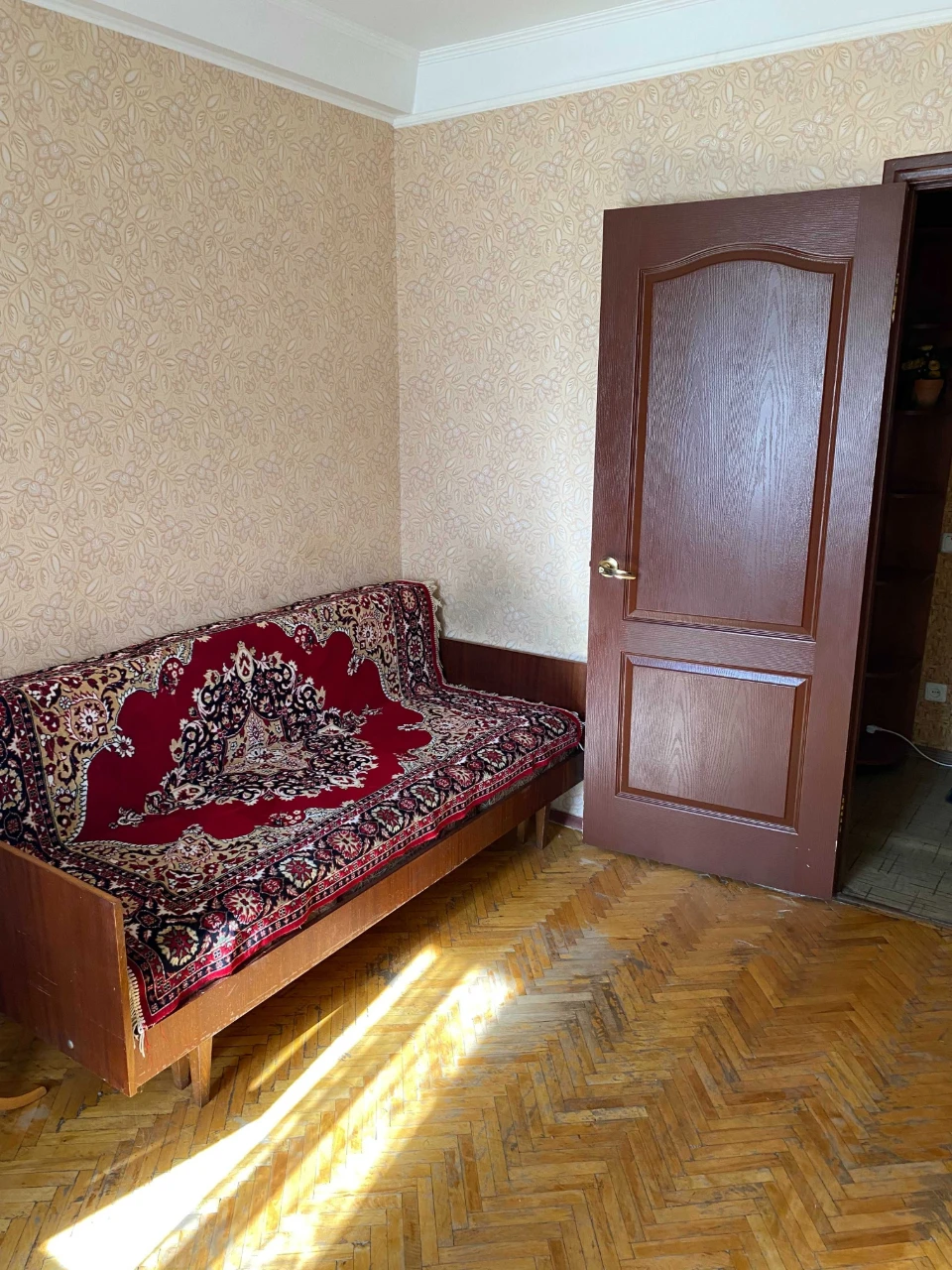 Пропонується трикімнатна квартира поруч з метро Лівобережна,