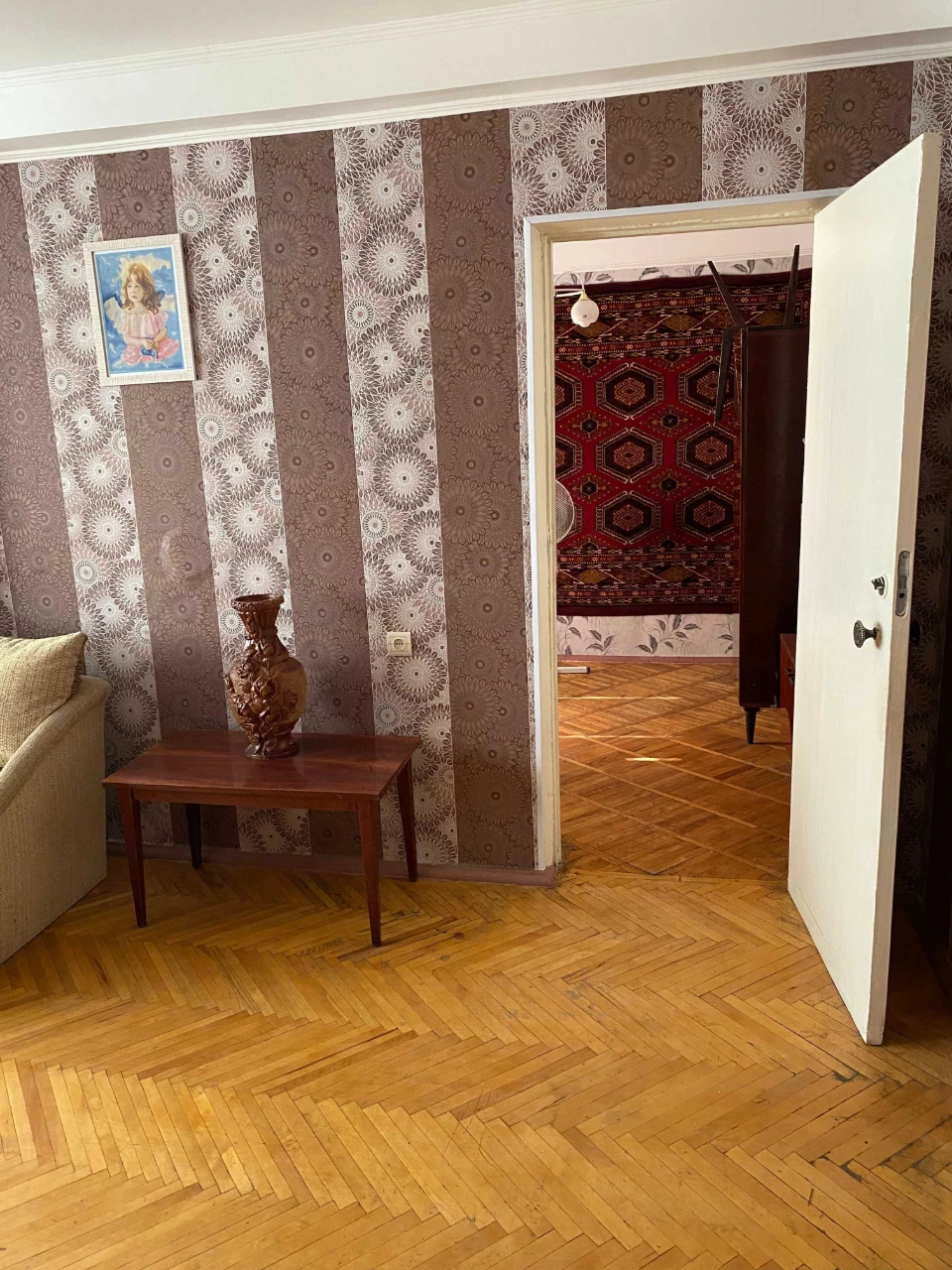 Пропонується трикімнатна квартира поруч з метро Лівобережна,