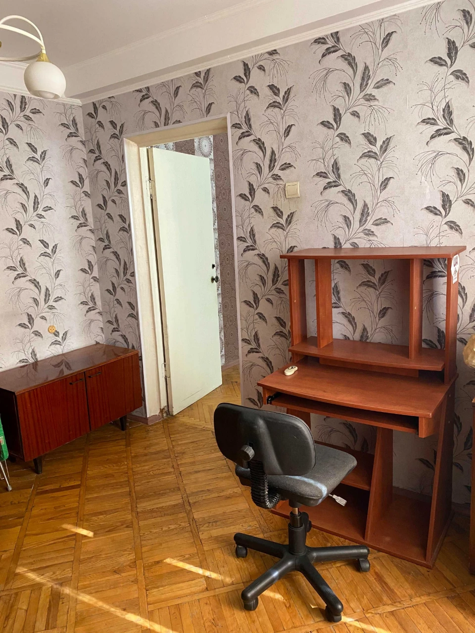 Пропонується трикімнатна квартира поруч з метро Лівобережна,