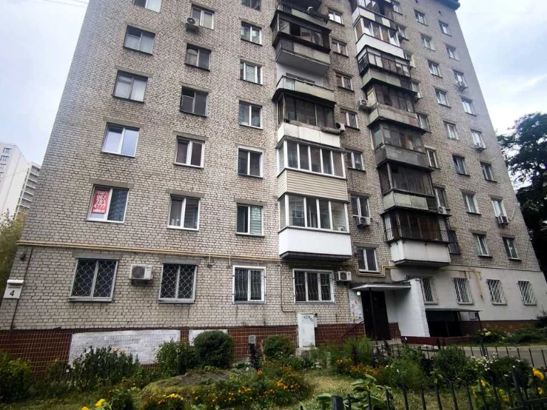 Apartment. Kyiv, Laboratornyi Lane.