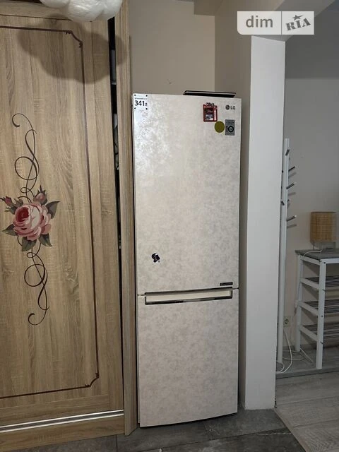Продаж 1к квартири 42 кв. м на вул. Михайла Максимовича 24Б