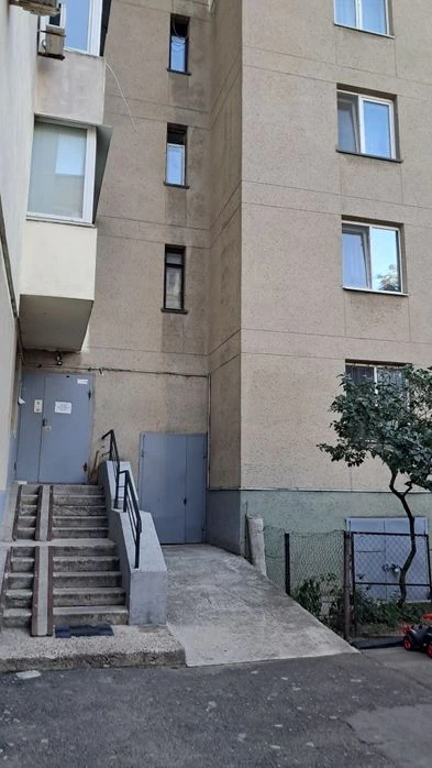 Продам однокомнатную квартиру в центре.