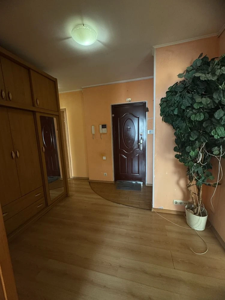 3-х кімнатна в гарному стані в цегляному будинку на Парковій