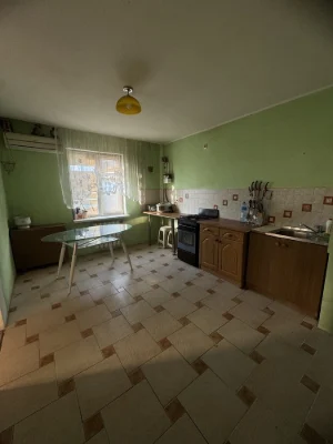 3-х кімнатна в гарному стані в цегляному будинку на Парковій