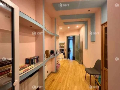 4 rooms, 160m2, Center (18 Lermontovskaya St., Yaroslav the Wise metro station)