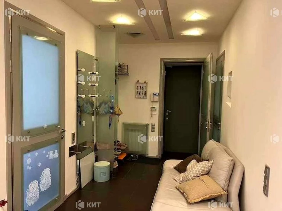 4 rooms, 160m2, Center (18 Lermontovskaya St., Yaroslav the Wise metro station)
