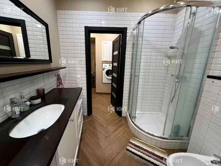 4 rooms, 160m2, Center (18 Lermontovskaya St., Yaroslav the Wise metro station)