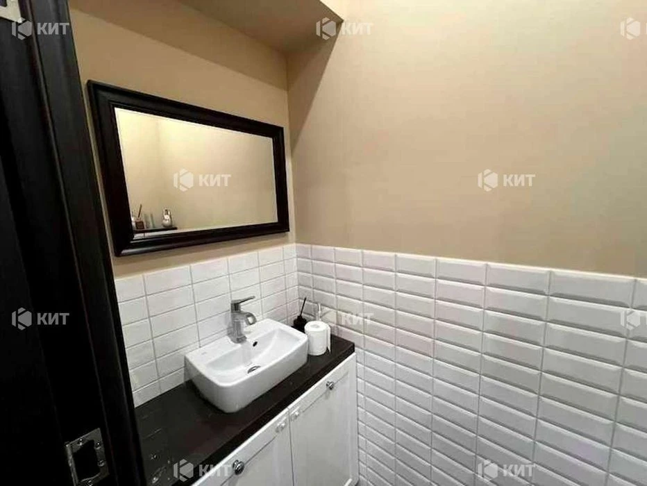 4 rooms, 160m2, Center (18 Lermontovskaya St., Yaroslav the Wise metro station)